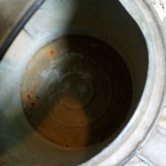 Galvanized tin watering can circa 1940 small dent on top, 2 gallon 16" - Picture 6 of 8